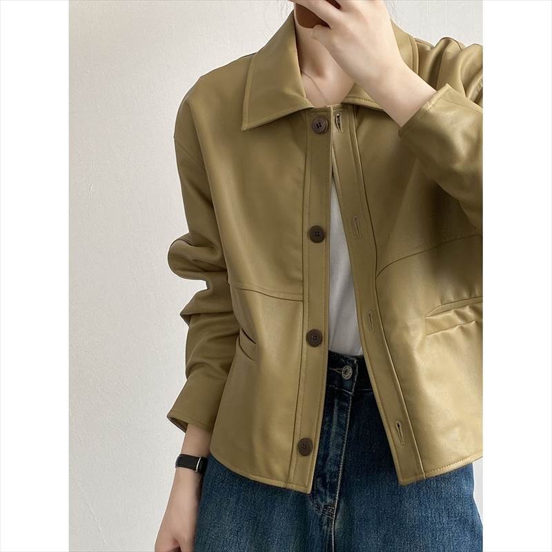 アウター レディース フェイクレザージャケット シングル PU 襟付き メタルボタン ポケット 長袖 大人可愛い きれいめ シンプル カジュアル ベーシック おしゃれ お洒落 かっこいい メンズライク