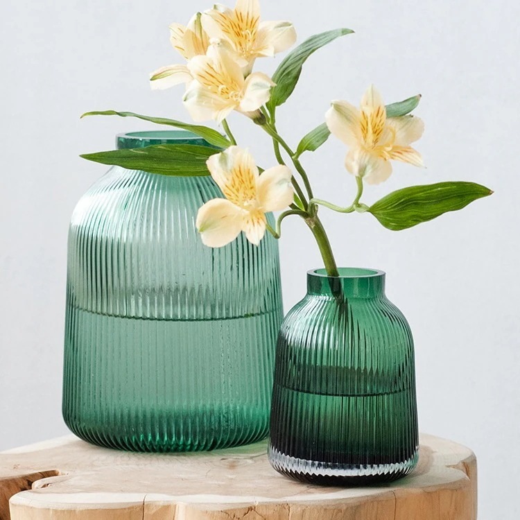 【20点セット】【送料無料】北欧の緑の縦縞の透明なガラス花瓶リビングフラワーブースター装飾置物