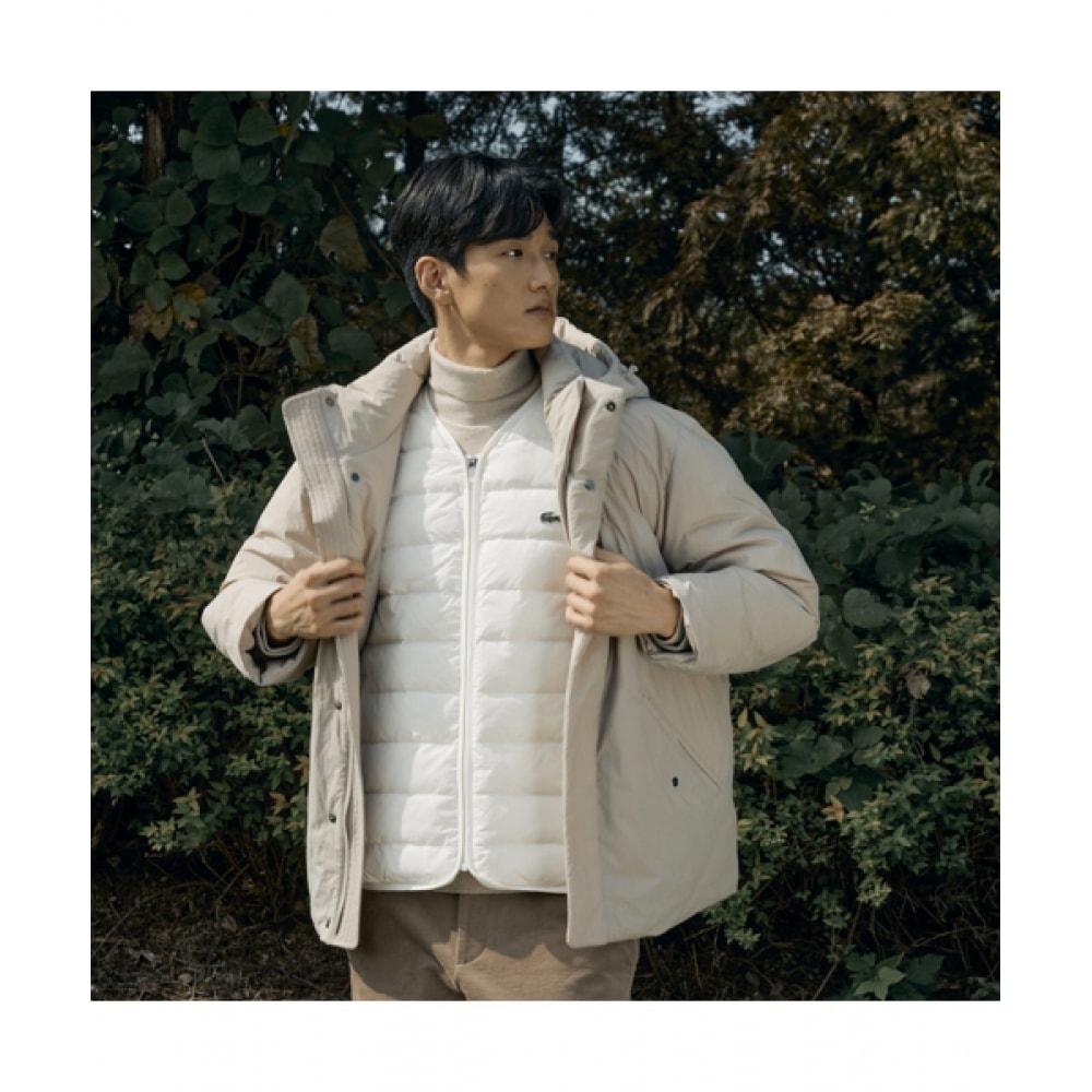LACOSTE メンズライトウェイトダウンベスト [オフホワイト] 25,081円