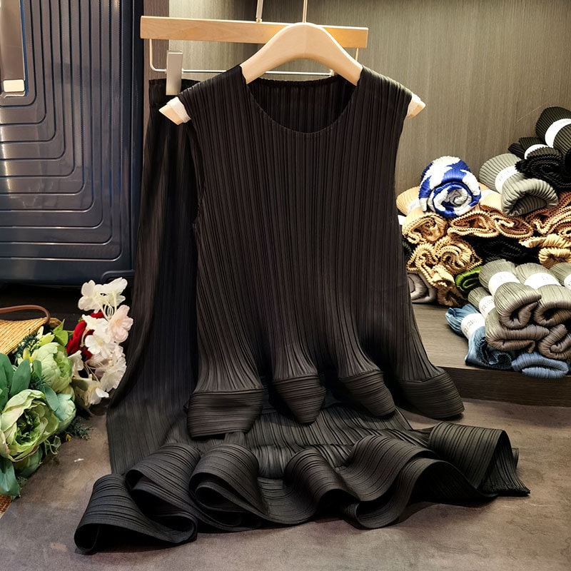 香港のハスの葉が大きくておしゃれなノースリーブベストの上着のしわの半身のスカートのおしゃれなスーツの2つのセット