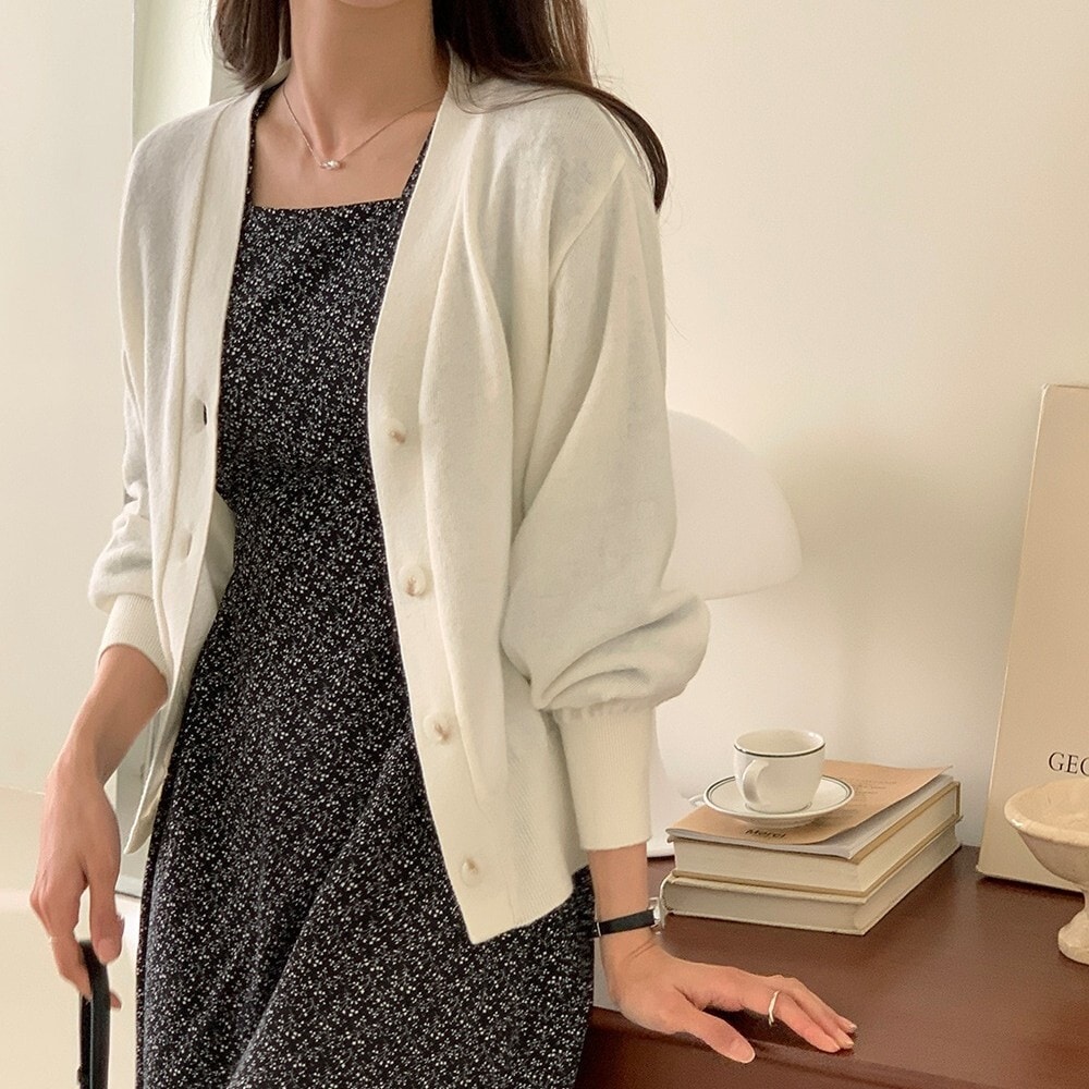 レディース ニット カーディガン 上着 羽織 前開き 長袖 ドロップショルダー Vネック 薄手 かわいい 大人可愛い きれいめ シンプル カジュアル おしゃれ レトロ ルーズ 学生風 ベーシック 無地