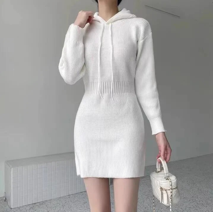 韓国小柄ウエスト丸め連帽ニットワンピース女性のデザイン感気品バッグヒップセータースカート