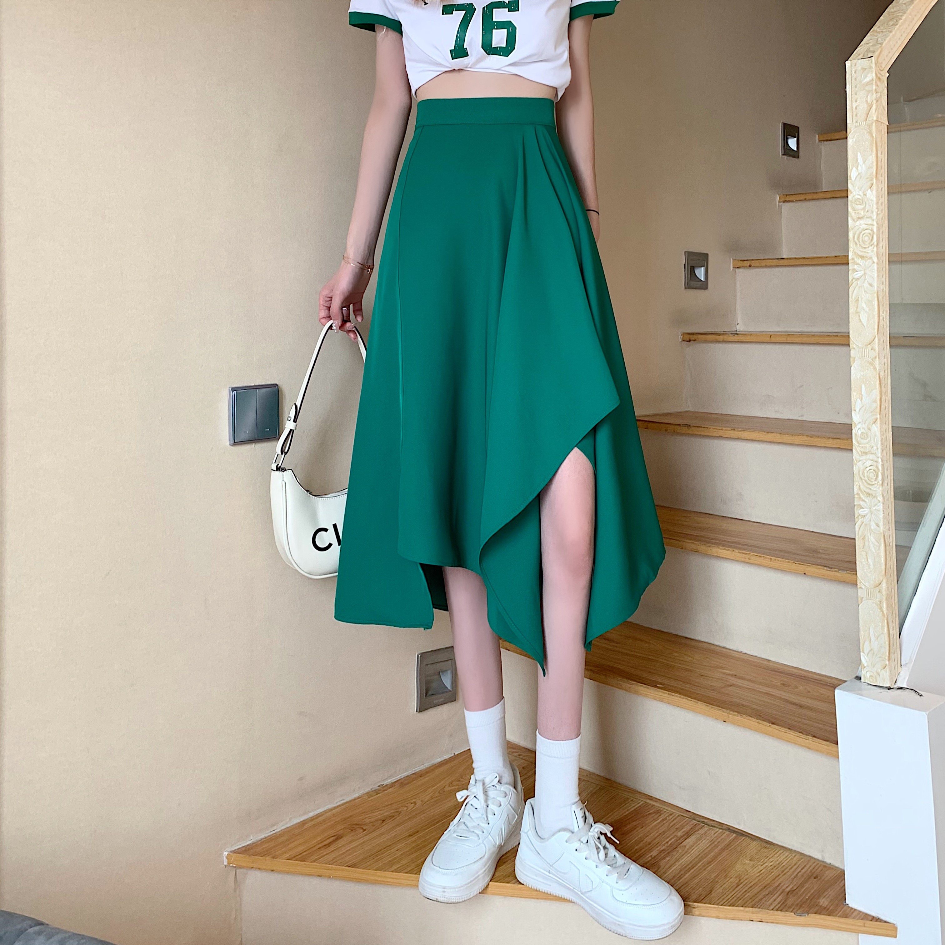今すぐ欲しい！開ける瞬間の笑顔レディース スカート 膝下 Aライン アシンメトリー 大人可愛い おしゃれ 個性的 モード系 エレガント 存在感 都会的 無地 デート お出かけ イベント 女子会 ライブ