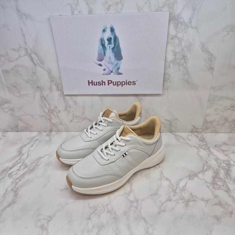 女性が手を触れずに楽に履けるスニーカー FR467A