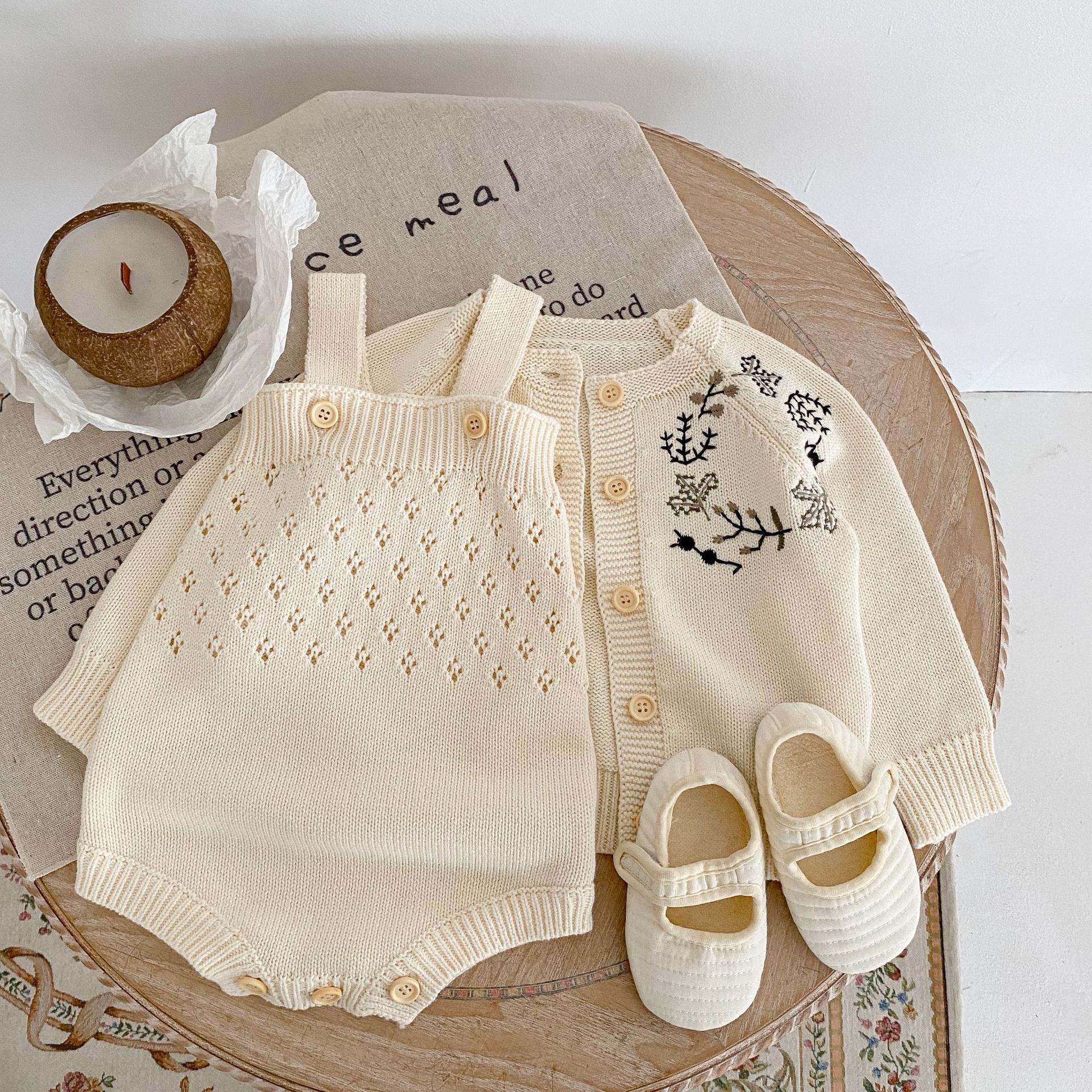 2023春服ベビーベビー男女ベビーニット刺繍フラワーセーターコート+バックルハーベスト2点セット