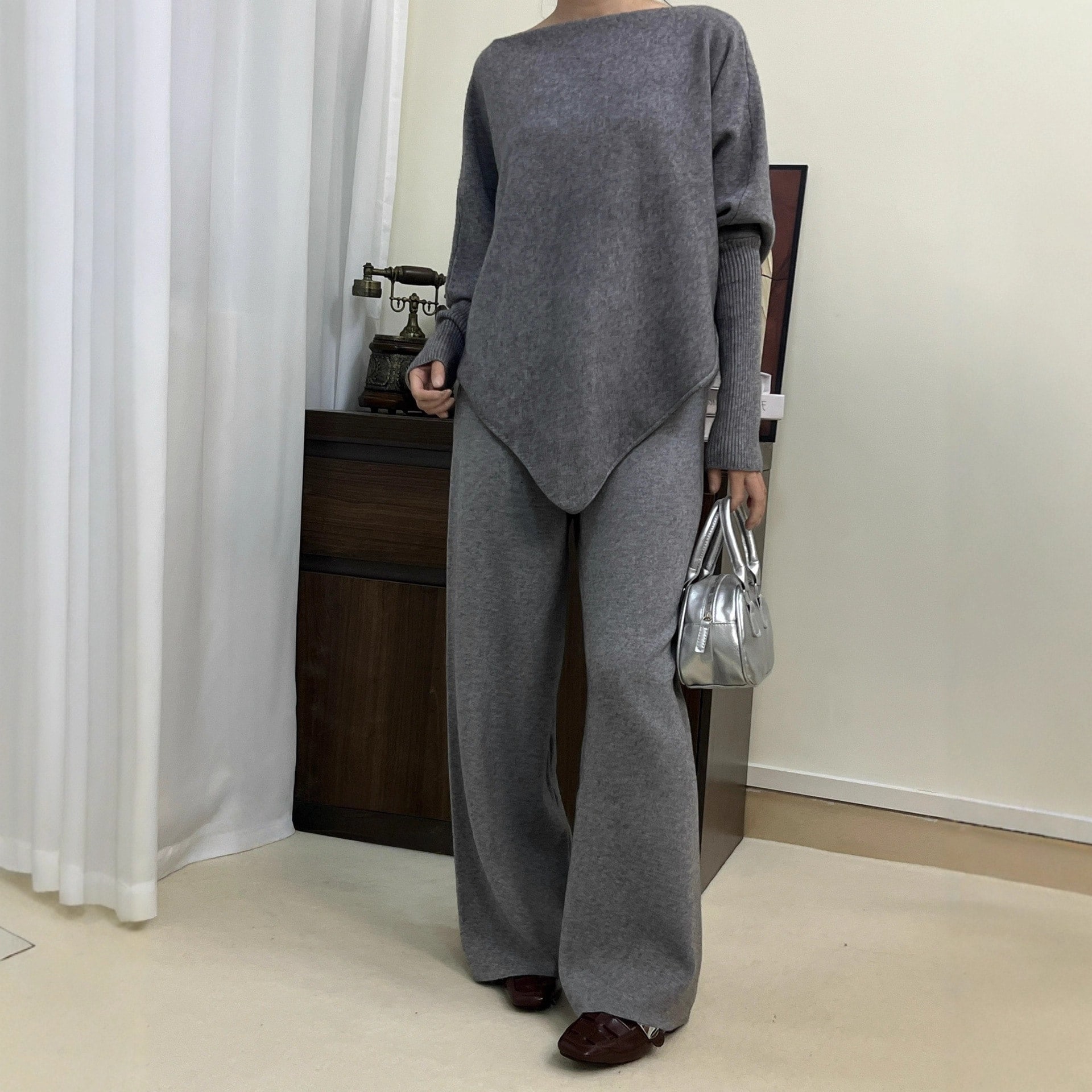 【最安値に挑戦】【人気商品】 アシンメトリーニットセットアップ女2026秋冬ドルマンスリーブセータードレープ感ワイドパンツ2点セットセットアップ