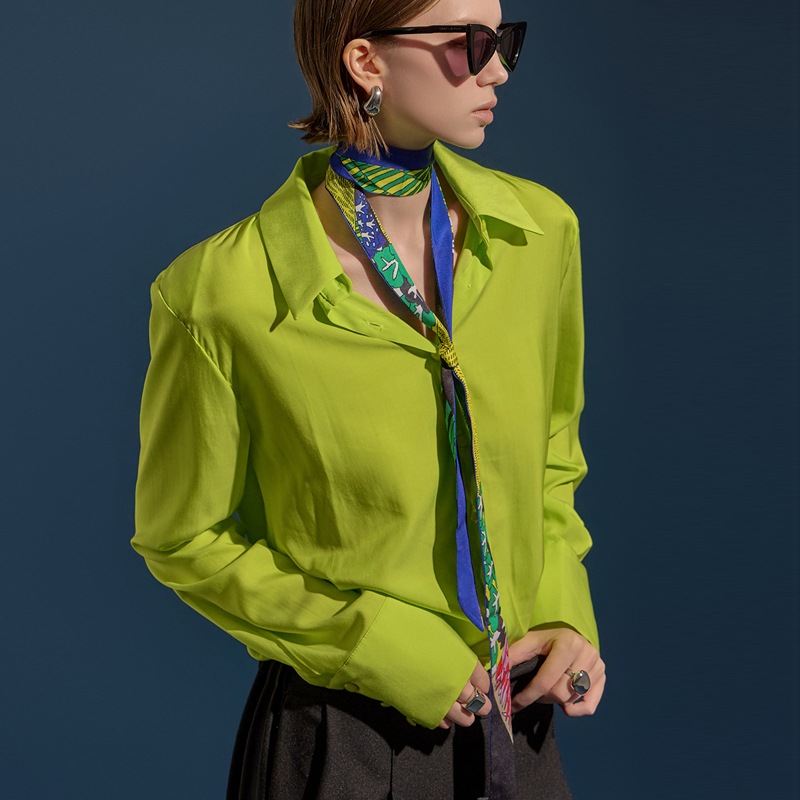 B2770 シャイニング カラー パッド ブラウス