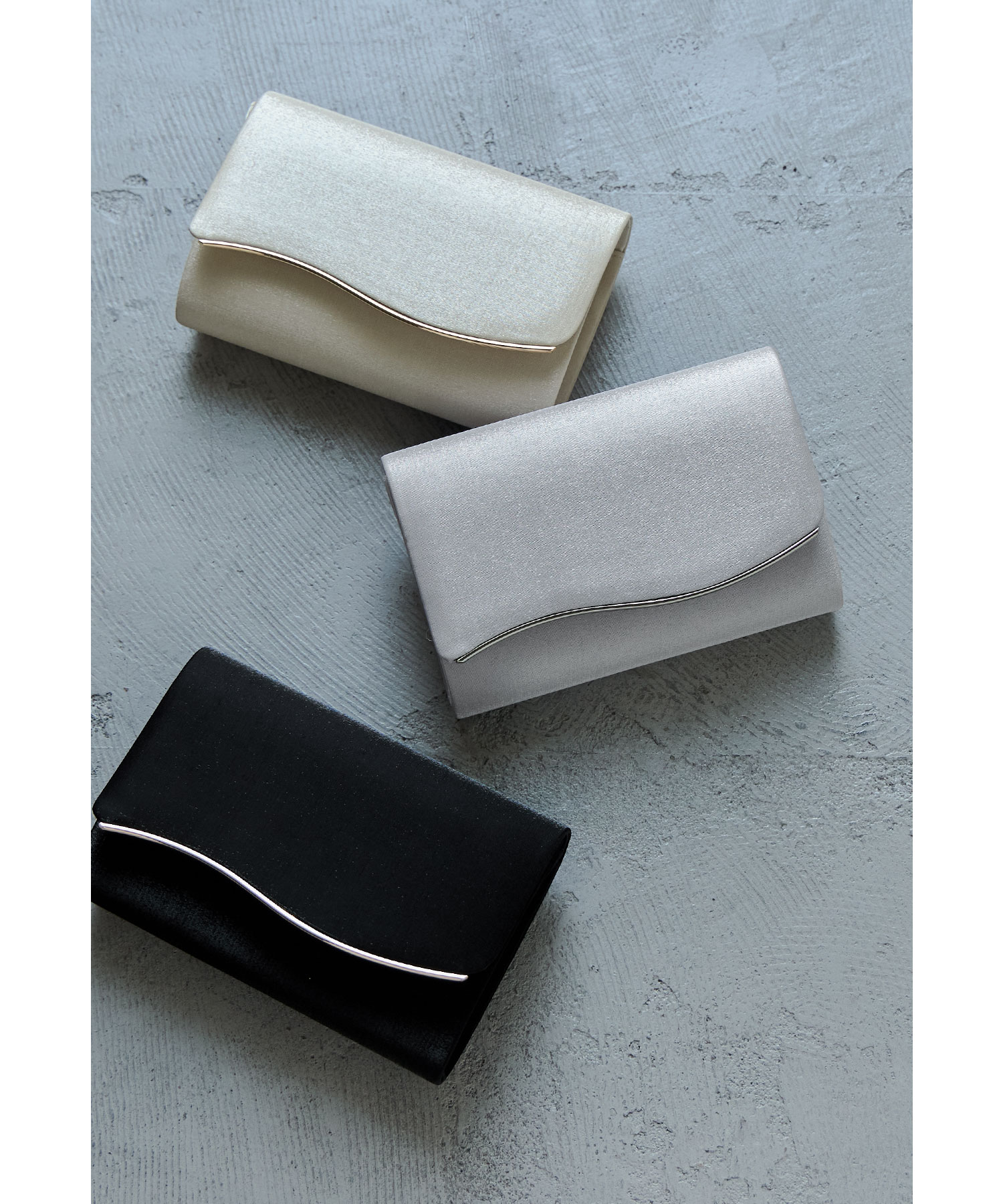 サテンクラッチバッグ パーティーバッグ 2way スクエア ミニバッグ ショルダーバッグ 肩掛け 斜めがけ コンパクト 無地 シンプル 結婚式 お呼ばれ セレモニー パーティー 二次会 披露宴