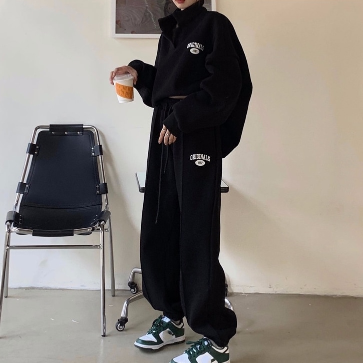 セットアップ レディース ジャージ ツーピース ワンサイズ グレー ブラック トレーナー ロング丈 スウェット 韓国 長袖 ラウンドネック ロゴ かわいい 大人可愛い シンプル カジュアル お洒落