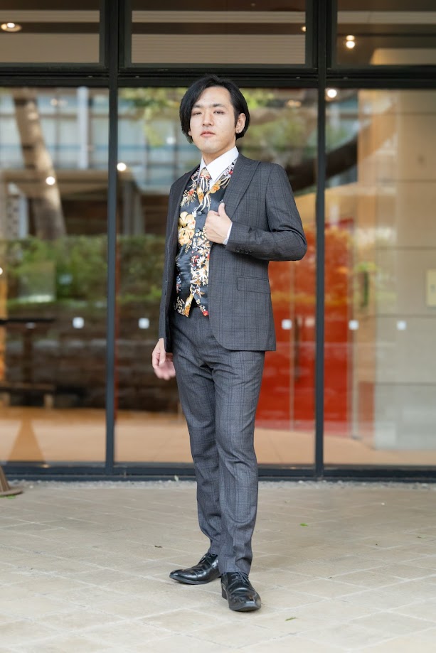 実例写真！タキシード ブラック ジャケット ベスト パンツの3点セット ネックタイ 新郎衣装