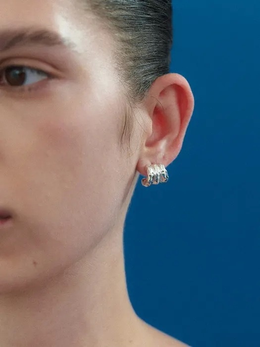 uneven triple hoop earring おしゃれ ピアス 韓国ファッション 韓国コスメ 韓国ブランド レディースファッション アクセサリー ピアス 指輪 韓国人気 アイドル