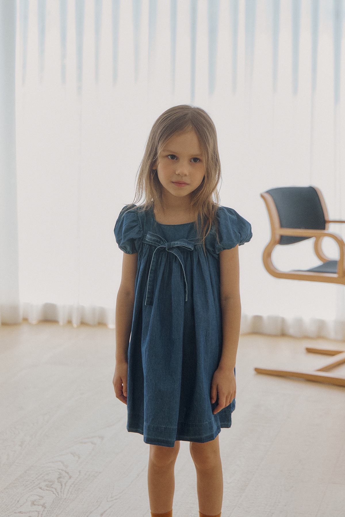 【韓国子供服】Soye（ソイェ）カプリデニムリボンワンピース・夏用ワンピース