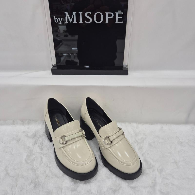 By 女性 クラシック ポイント ローファー 112HT439FH001 IVORY 4 JJ
