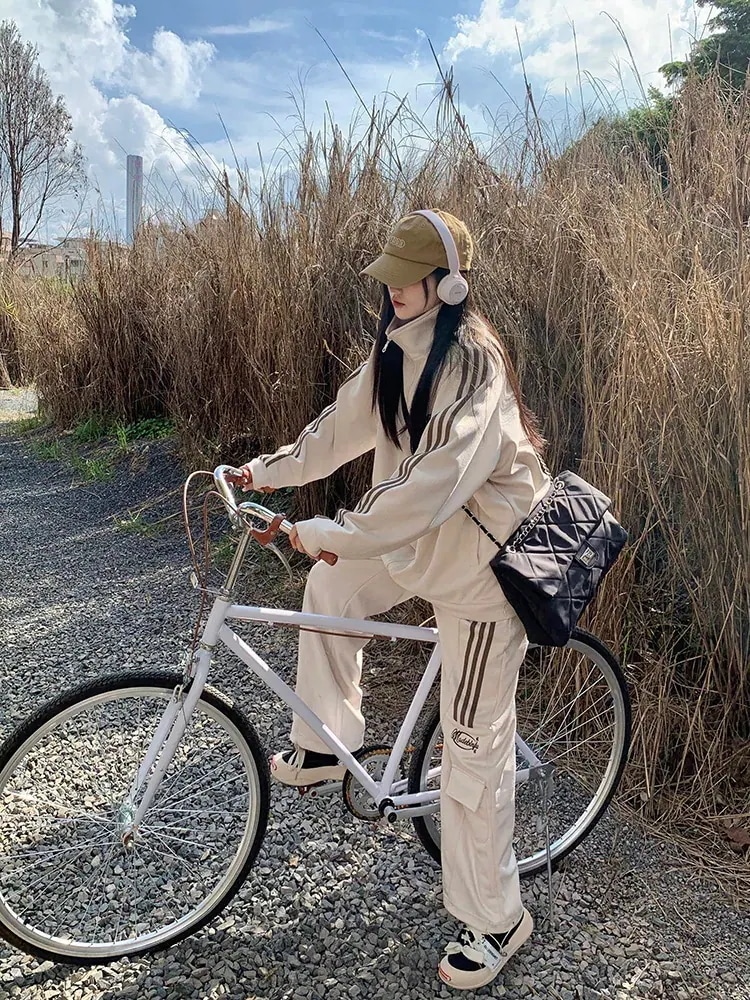 25 2点セット トップス ック スタンドネック 羽織り ショート丈 フルパーカー ルーズ サイド上下ボトムス ストレート系 ゆったりサイズワイドシルエットリラックストラック 5,506円