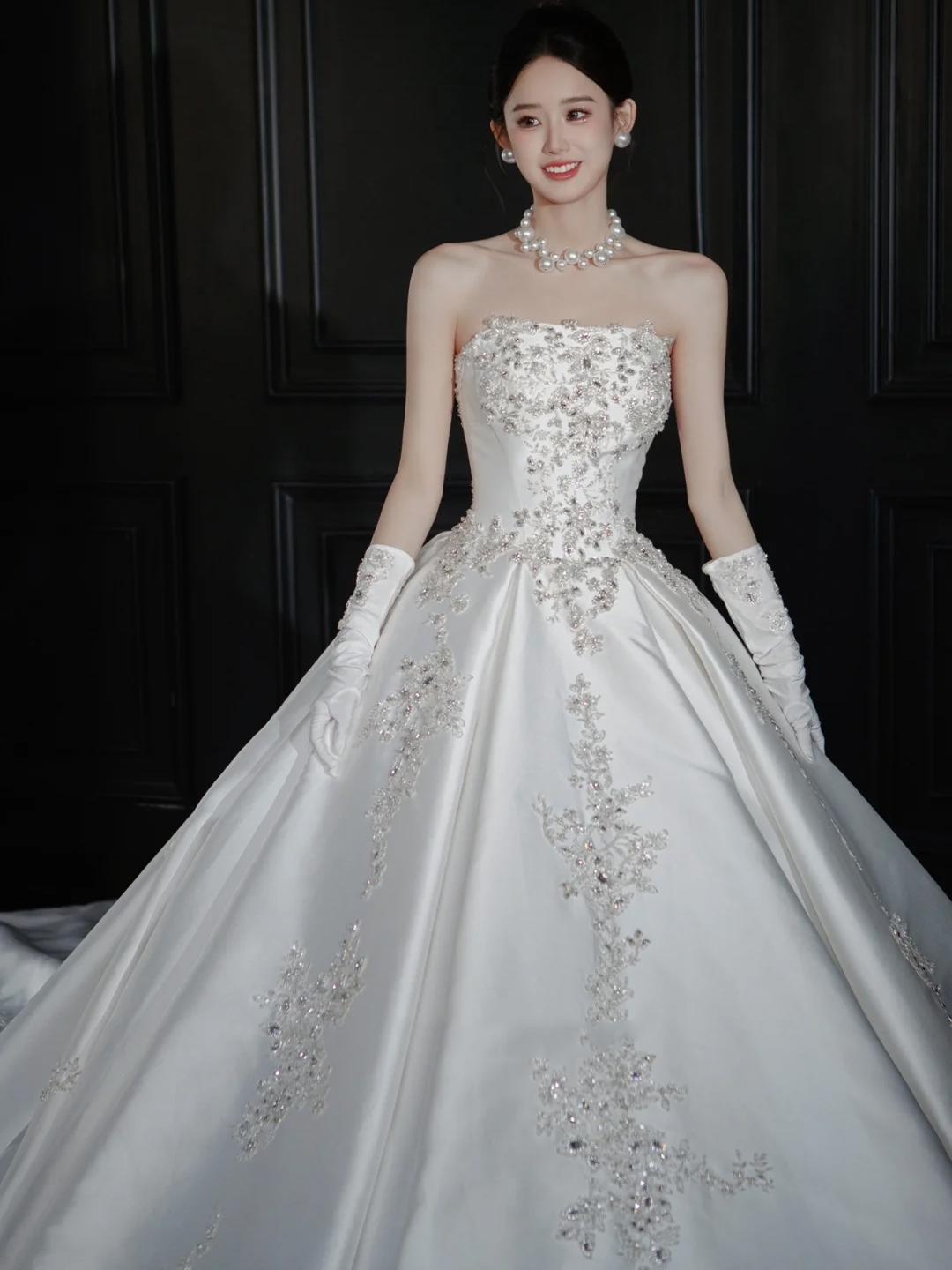 2025年花嫁のためのストラップレスサテンメインウェディングドレス高品質のテクスチャードハイウエスト妊婦用糸が垂れ下がっています