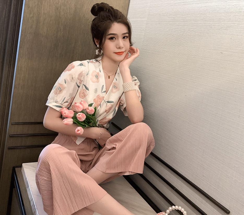 トップス ボトムス パンツ ワイドパンツ ショート丈 袖あり 半袖 Vネック プリーツ ウエストゴム 伸縮性 上下セット 2点セット ツーピース かわいい カジュアル おしゃれ お洒落 レトロ