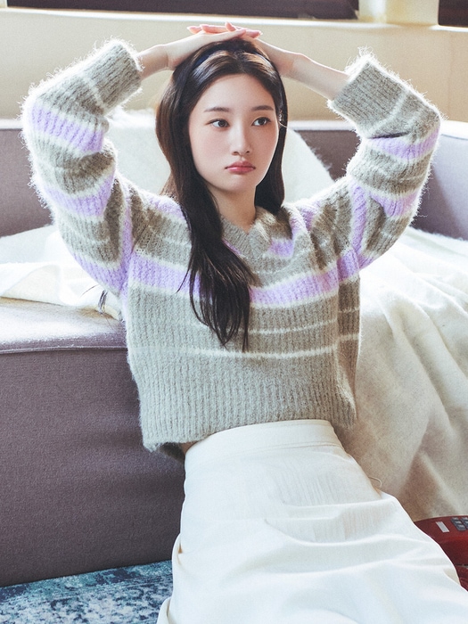 [チョン·チェヨンの着用モデル] Hairy Stripe Pullover NEK4WPB34 ニート 2color 韓国の人気ファッションブランド