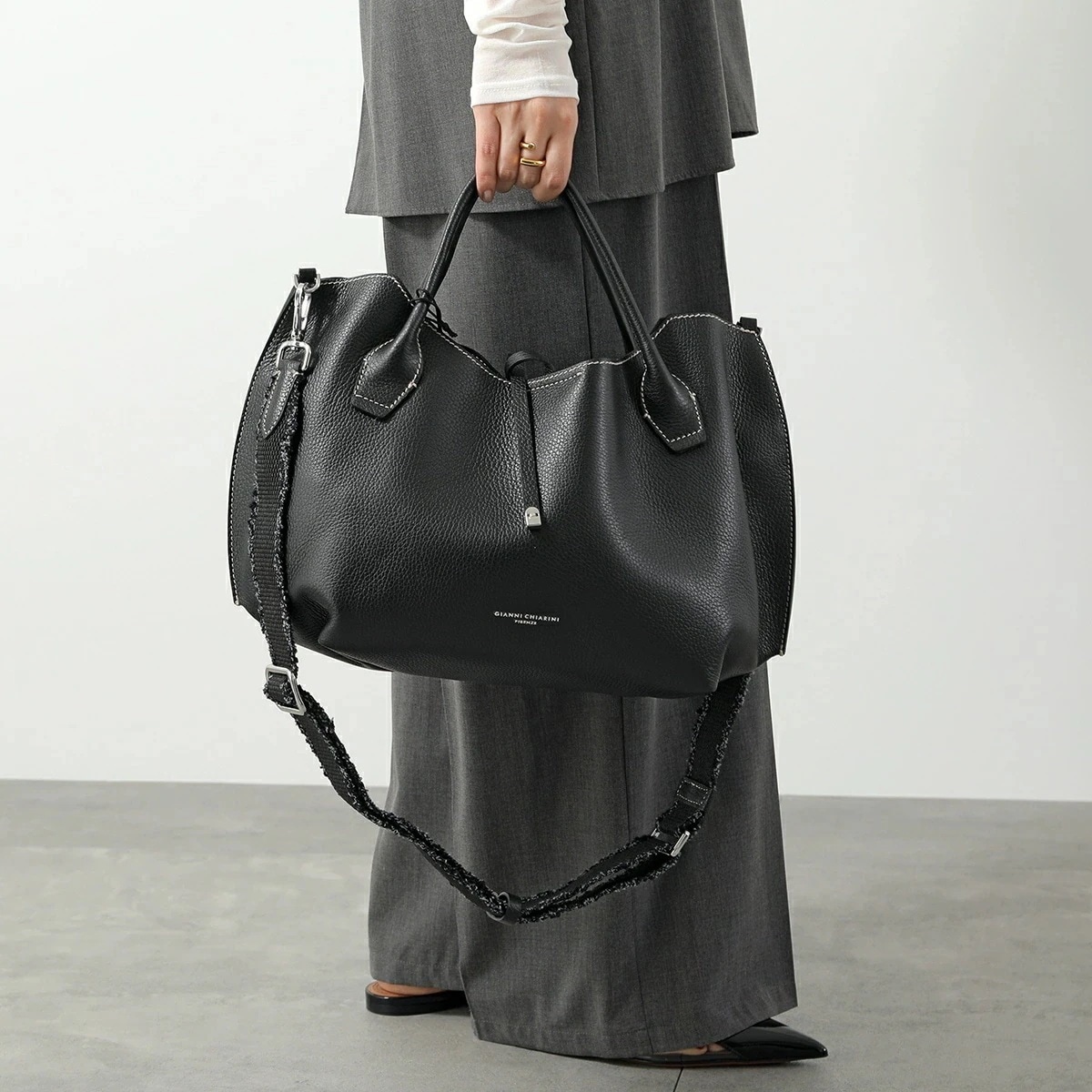 GIANNI CHIARINI ジャンニキアリーニ ショルダーバッグ FIAMMA フィアンマ BS 11441 GRN-NABCL レディース ハンドバッグ レザー 鞄 NERO 32,137円