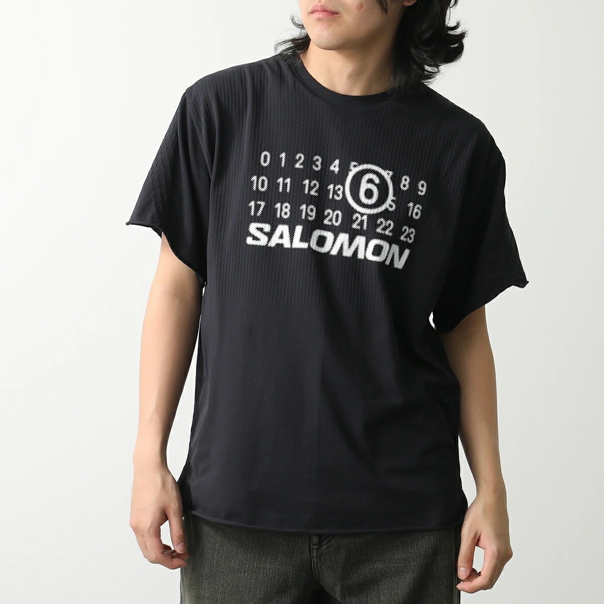 MM6 × SALOMON エムエムシックス メゾンマルジェラ サロモン コラボ シームレスTシャツ SH0GC0051 M20101 メンズ 半袖 ロゴT 900