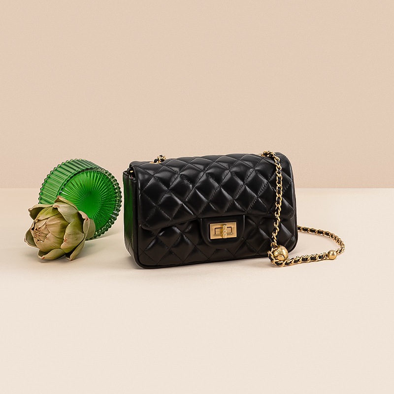 【本革 4カラー キーホルダーを贈る】可愛いミニ財布 財布2023の新型の女性は斜めにかばんを跨がってファッションの大気の財布の肩の包み