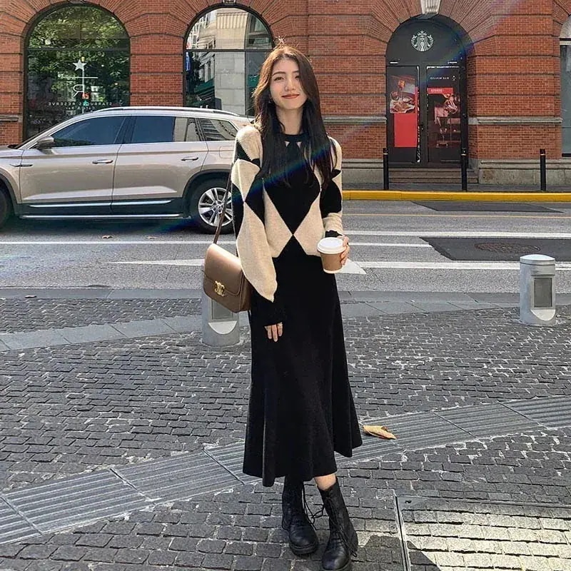 黒白コントラストカラーワンピース冬服レディースセットアップ上下二点韓国ファッションニットセータープリーツスカート