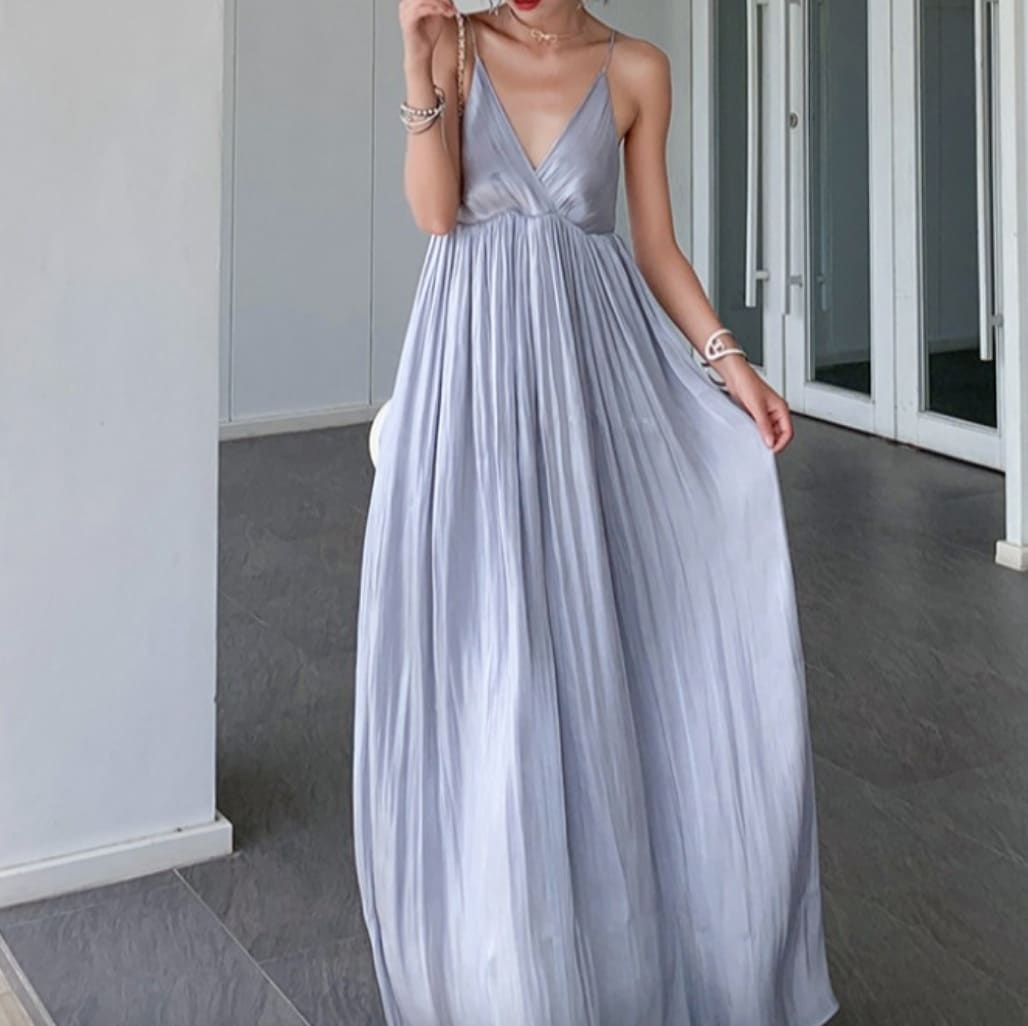 ワンピース キャミワンピ プリーツ Aライン ミモレ ロング Vネック バックオープン サテン 大人可愛い きれいめ 上品 おしゃれ エレガント 春 夏 デート レストラン S XL ブラック