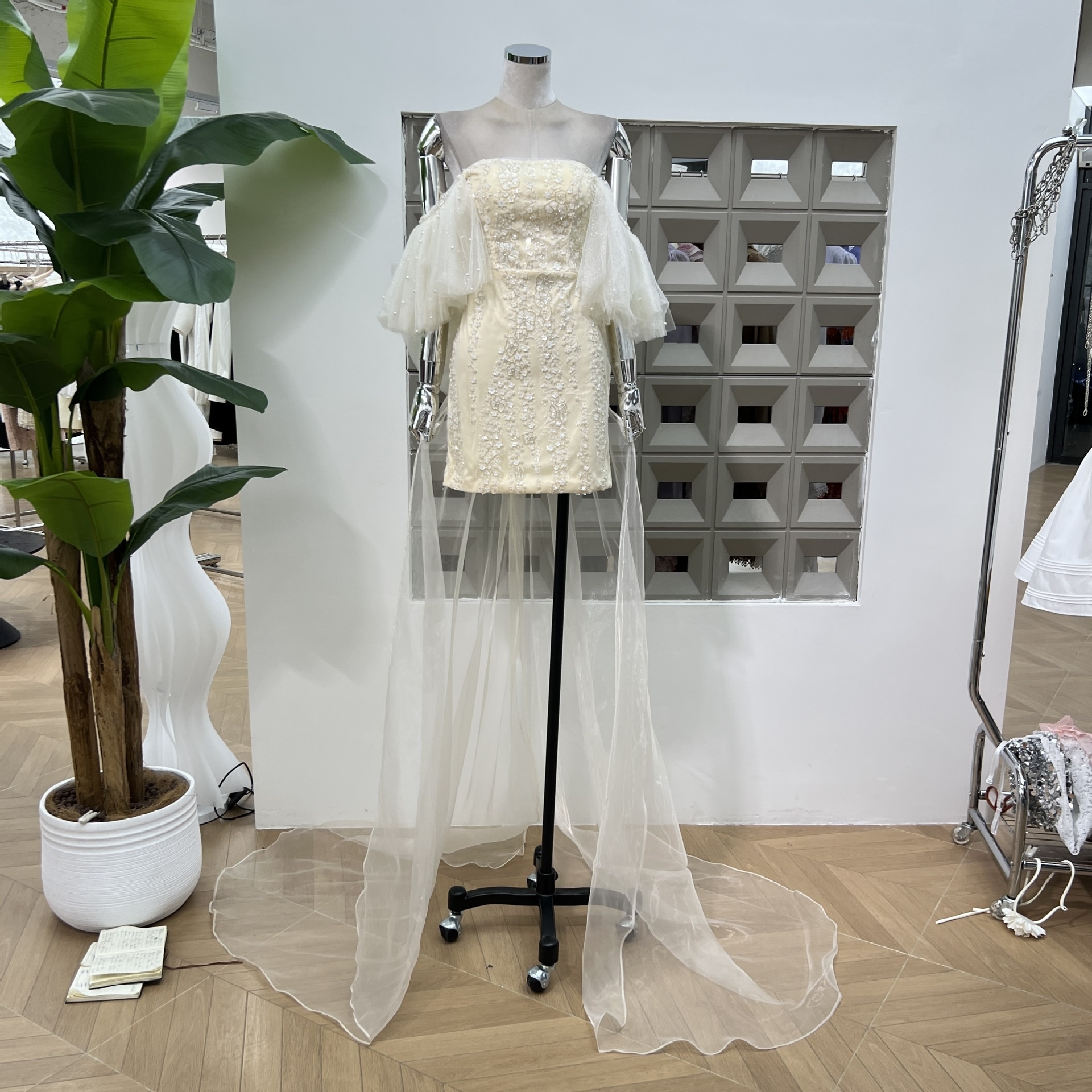 Chic富家千金刺繍ビーズの胸を拭いて身を修めるワンピースは蝶結びの尾を引くドレスをおろすことができます