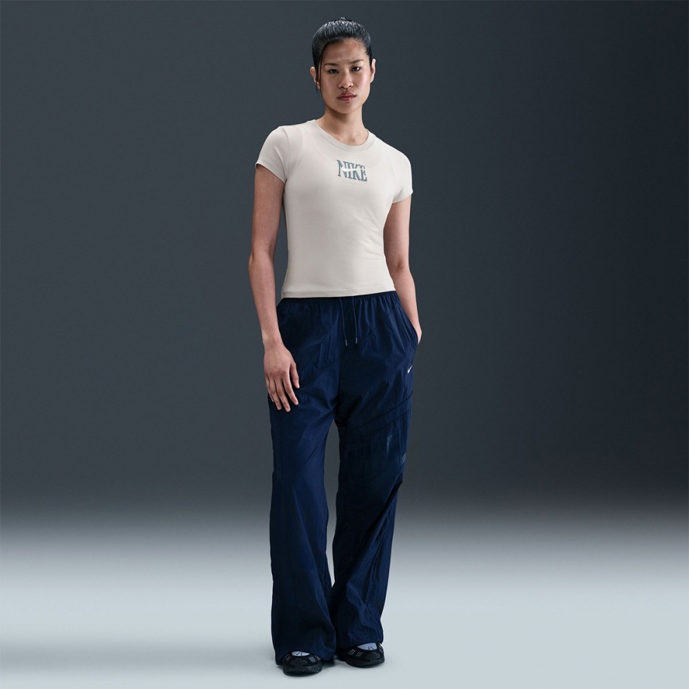 ナイキ スポーツウェア レディース スリム 半袖 グラフィック Tシャツ IB2445-104