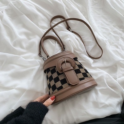 バケツ型２WAYミニショルダーバッグ レディース バッグ カバン かばん 鞄 レディースバッグ ショルダーバッグ ハンドバッグ 肩がけバック ミニバッグ 2way ラウンド型 フェイクレザー 異素材M