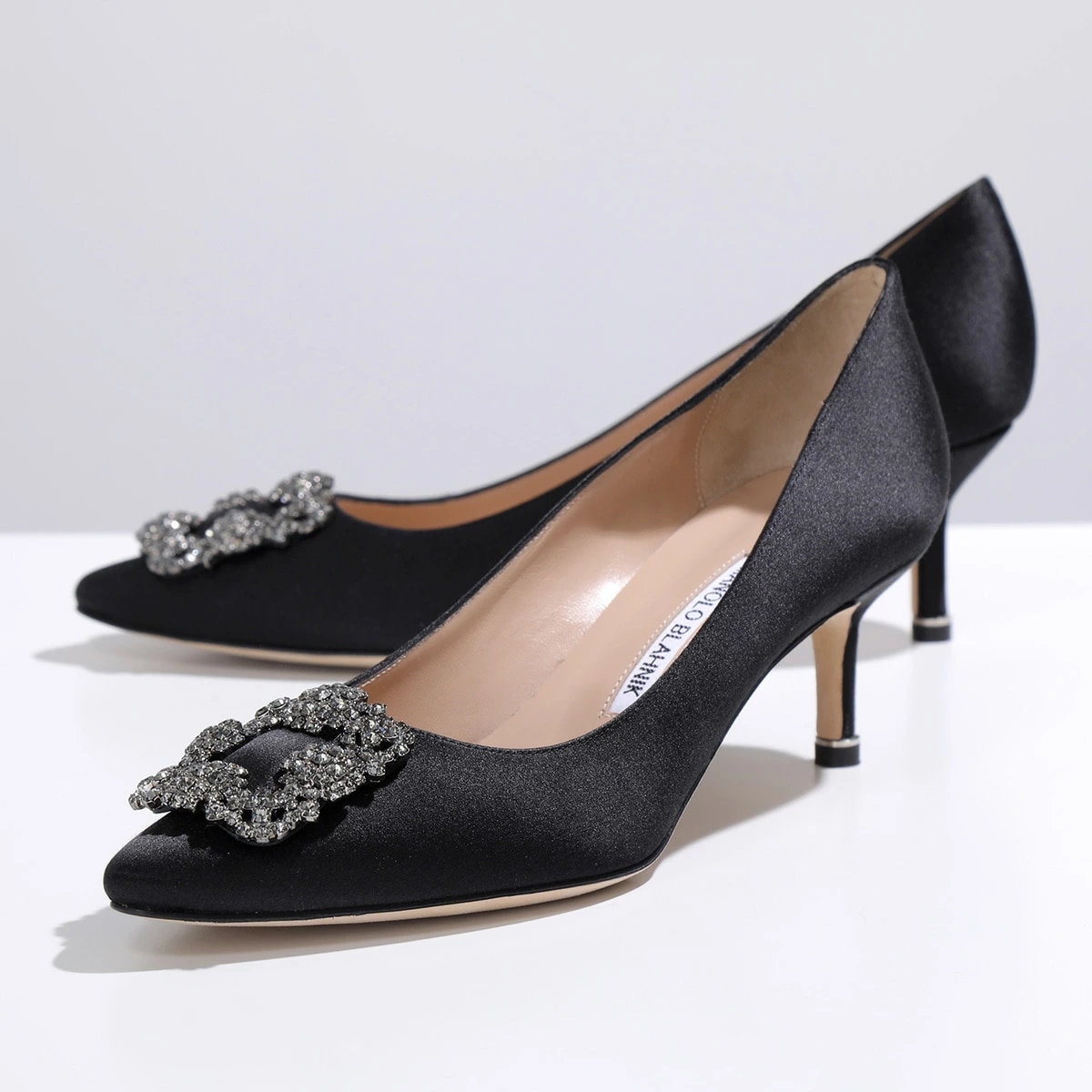 MANOLO BLAHNIK マノロブラニク パンプス HANGISI FMC SATIN 050 ハンギシ サテン 5cm 9XX 0661 レディース ジュエルバックル ハイヒール 001/BLC