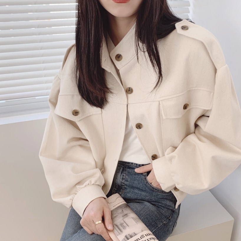 アウター ジャケット 袖あり 長袖 ボリューム袖 ショート丈 ストレート Iライン ポケット 前開き アプリコット カーキ かわいい 大人可愛い カジュアル レトロ 大人女子 こなれ感 ラフ 個性的
