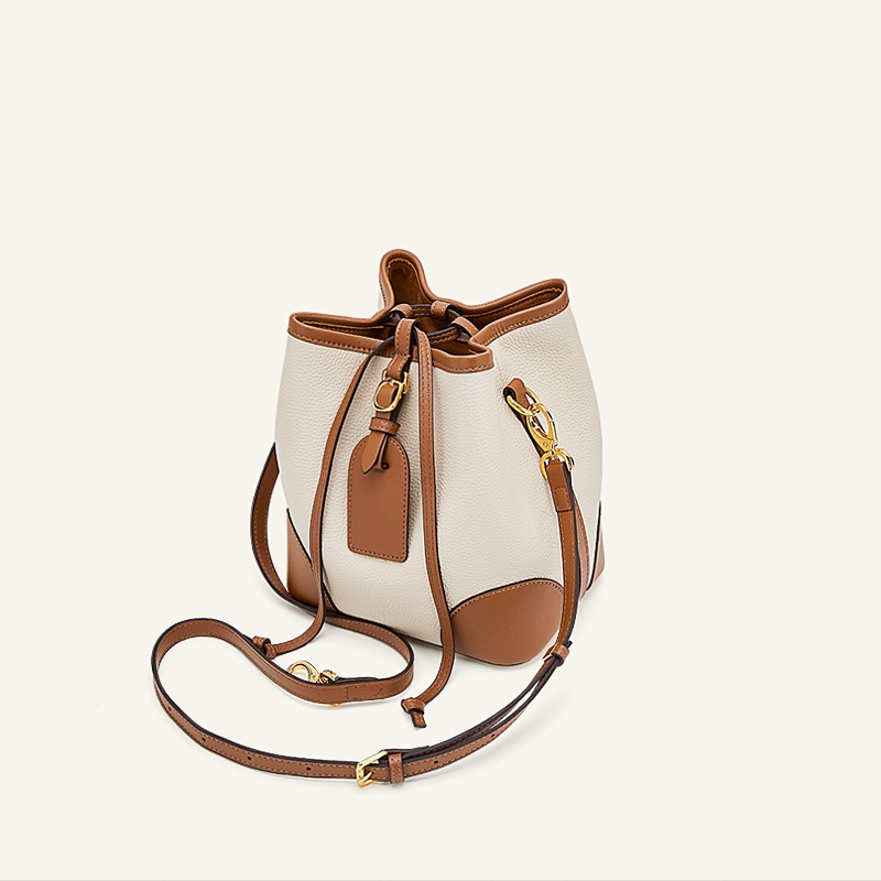 トップ層牛革女性バッグ新2023大容量斜め高级感本革バッグ脇下通勤シングル肩バケツバッグ