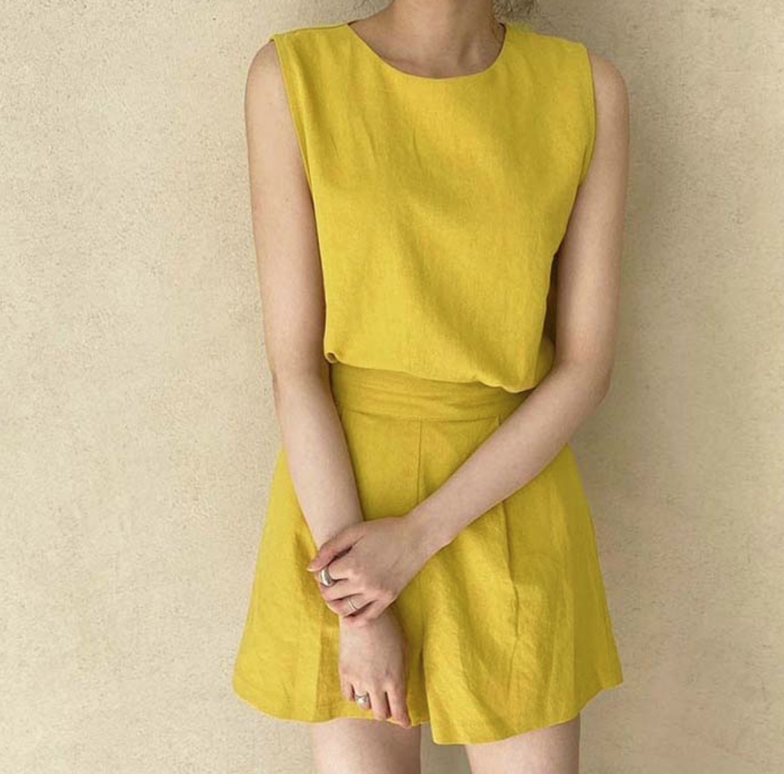 トップス パンツ デート かわいい 大人可愛い きれいめ シンプル カジュアル 大人 上品 おしゃれ セットアップ ノースリーブ ラウンドネック ショートパンツ リネン風 綿 無地 夏 休日 公園