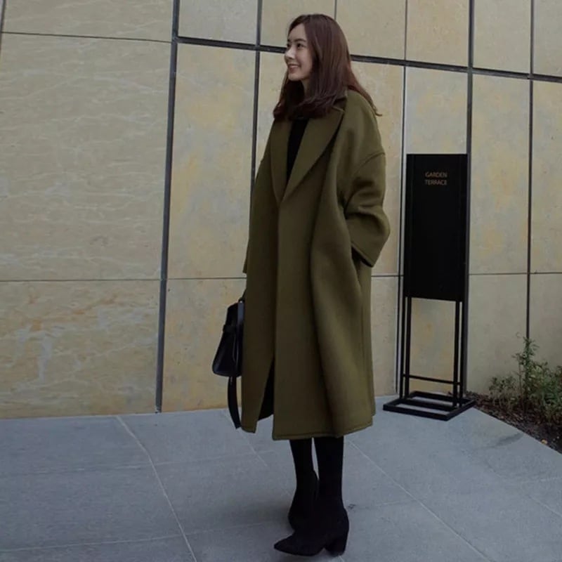 アウター コート ロングコート 長袖 襟付き 前開き ボタン ポケット サイドスリット かわいい 大人可愛い きれいめ シンプル 上品 おしゃれ かっこいい カジュアル こなれ感 個性的 ラフ 主役級