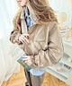 ベージュ