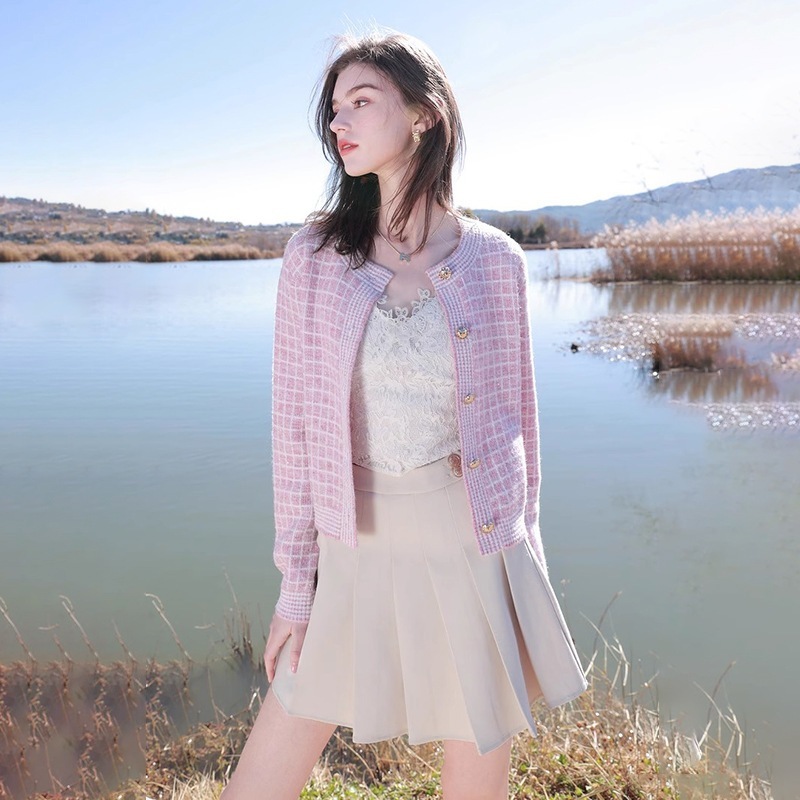 2025 秋の新作通勤レディスモールフレグランスラウンドネック長袖ニットカーディガンジャケット女性 D381d2026m50