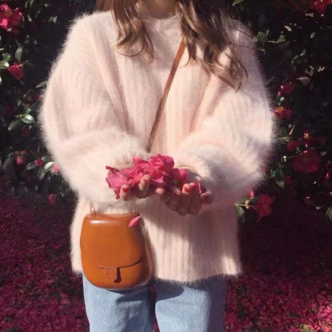 トップス セーター 袖あり 長袖 ラウンドネック 襟なし ふわふわ ウール かわいい 大人可愛い シンプル カジュアル 大人 おしゃれ お洒落 大人女子 キュート 無地 秋 冬 10代 20代 30代