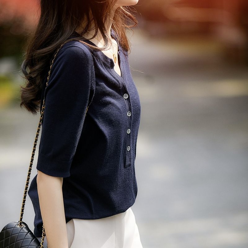 トップス カットソー ニットソー 袖あり 5分袖 五分袖 Vネック レギュラー丈 ボタン スリム タイト 細身 ウール 大人可愛い きれいめ シンプル 上品 おしゃれ お洒落 大人女子 こなれ感 無地 6,856円