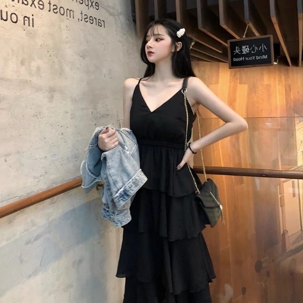 ワンピース キャミソールワンピース 膝下 ノースリーブ 襟なし デザイン 美ライン ニュアンス ティアード ニット 装飾 ロマンチック モノトーン かわいい 大人可愛い きれいめ シンプル カジュアル