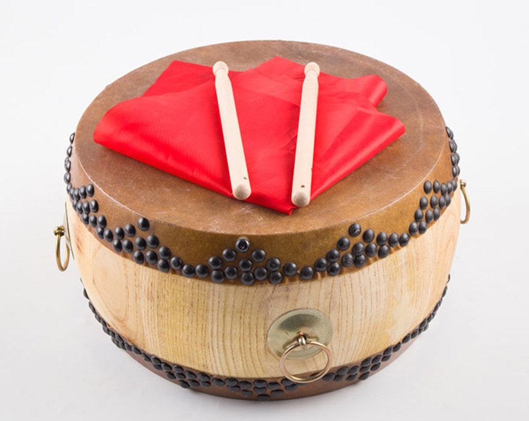 白い無精ひげドラム つばき 牛革 中華太鼓 伝統楽器