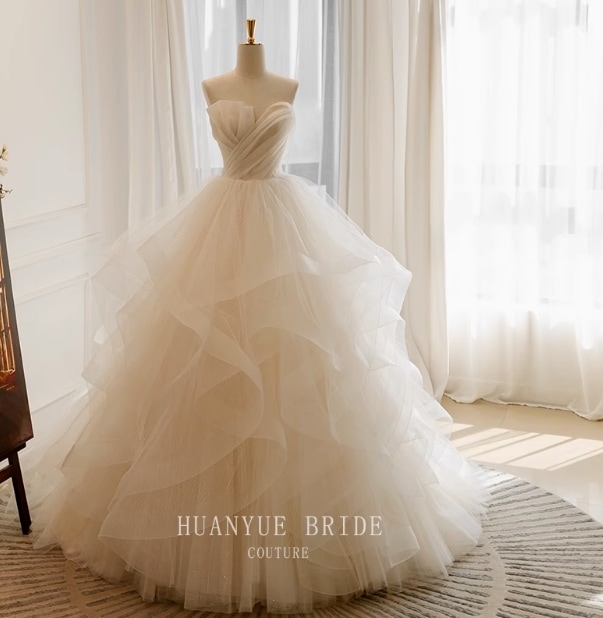 ウェディングドレス エアリー感 ラッフルフリル ボリュームドレス 憧れのドレス 拳式 前撮り