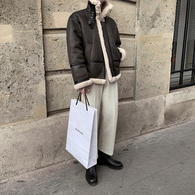 ラムズウールコートメンズ冬の韓国語バージョンの緩いレトロな毛皮の一つはパッド入りと厚くスタンドカラー