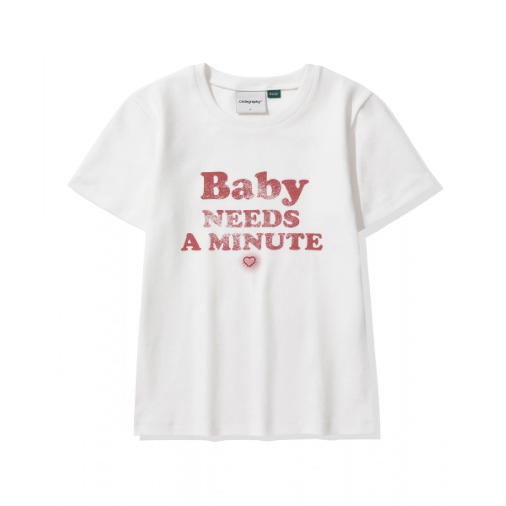 CODEGRAPHY (ウーマン) Baby needs a minute 半袖Tシャツ_ホワイト