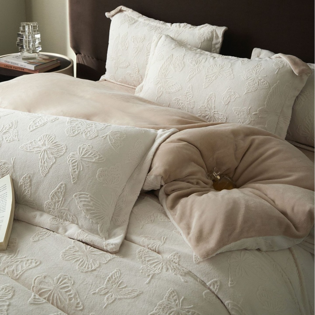 クラスaミルクベルベット4ピースセット濃厚な高グラム重量5d彫刻ベルベットキルトカバーシートとベッドフィッティング冬の暖かさキット