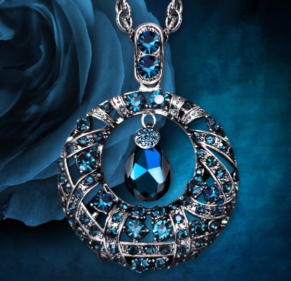 セーターチェーン秋冬の新作レディース高級ロング装飾ネックレスレトロエレガント多用途679