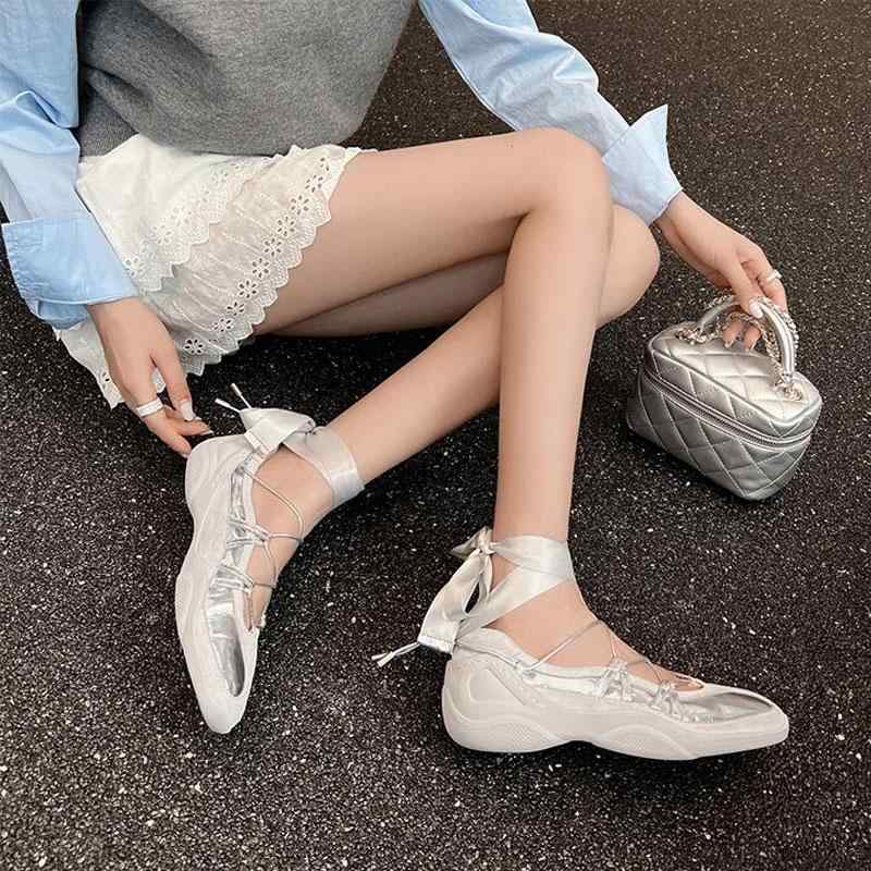 スニーカー パンプス 個性的 バレエシューズ リボン メタリック シルバー 可愛い 韓国系 厚底 フラット シューズ 黒 ブラック 白 ホワイト 銀色 浅口 編み上げ 3cm 6cm ヒール kawa