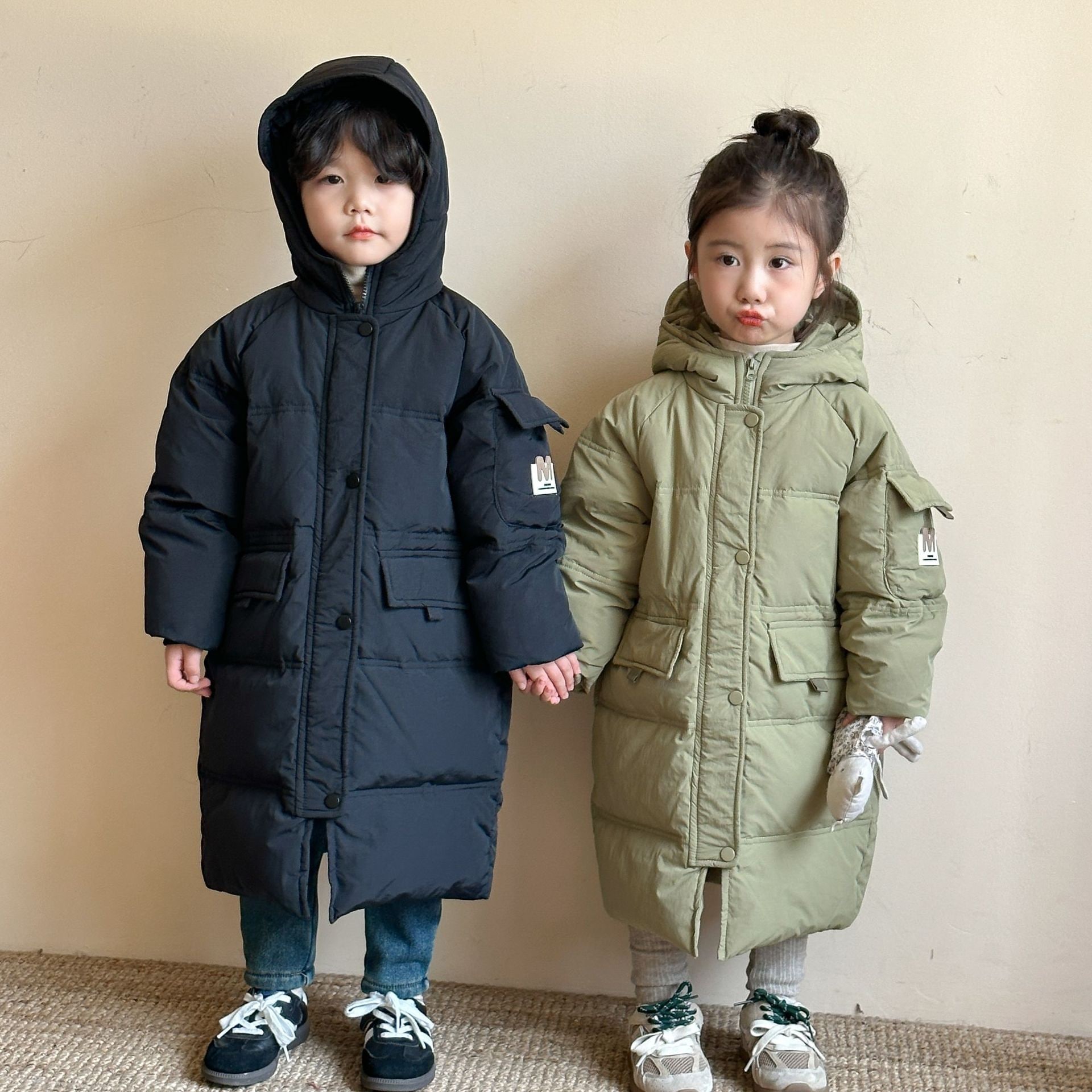 【迅速な出荷】子供用ダウンジャケット男の子中長期膝越し冬の女の子2024新型冬服厚手保温ベビーコート