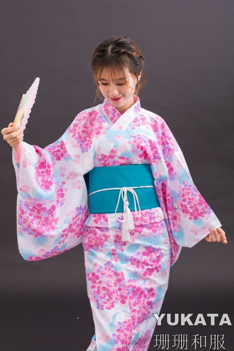 【急速出荷】日本の伝統的な着物 浴衣 レディース フォーマルスタイル 撮影用 レトロ 旅行服 防シワ生地 Cos