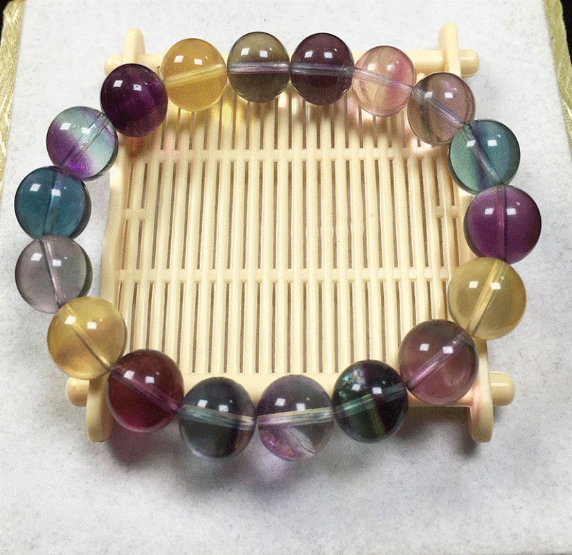 ナチュラルカラーのフルオライトクリスタルビーズ弾性ブレスレット1枚オーラエナジーストーンチャームジュエリー