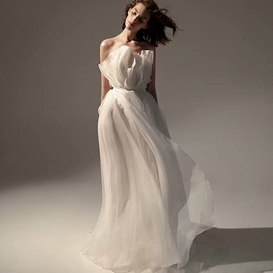 【取寄：納期2週間】結婚式ドレス チューブトップ レース 妖精 花嫁 デコルテ 発表会 演奏会 レディース フレアドレス 結婚式 ステージ衣装 ロング丈 エレガント ウエディングドレス